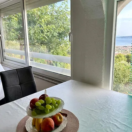 Retreat With A View Apartman