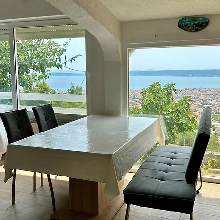 Retreat With A View Apartment *