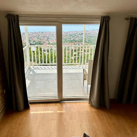 Apartman Retreat With A View