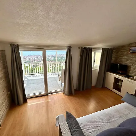 Apartman Retreat With A View *